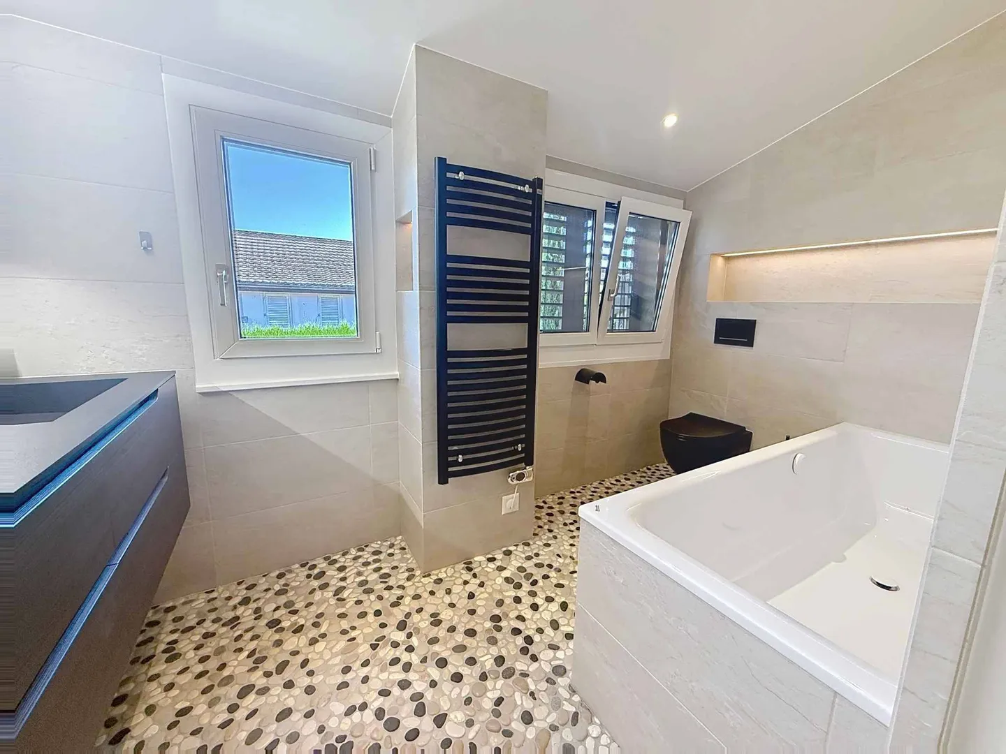 Unique, fully renovated villa - Photo 10 of 13