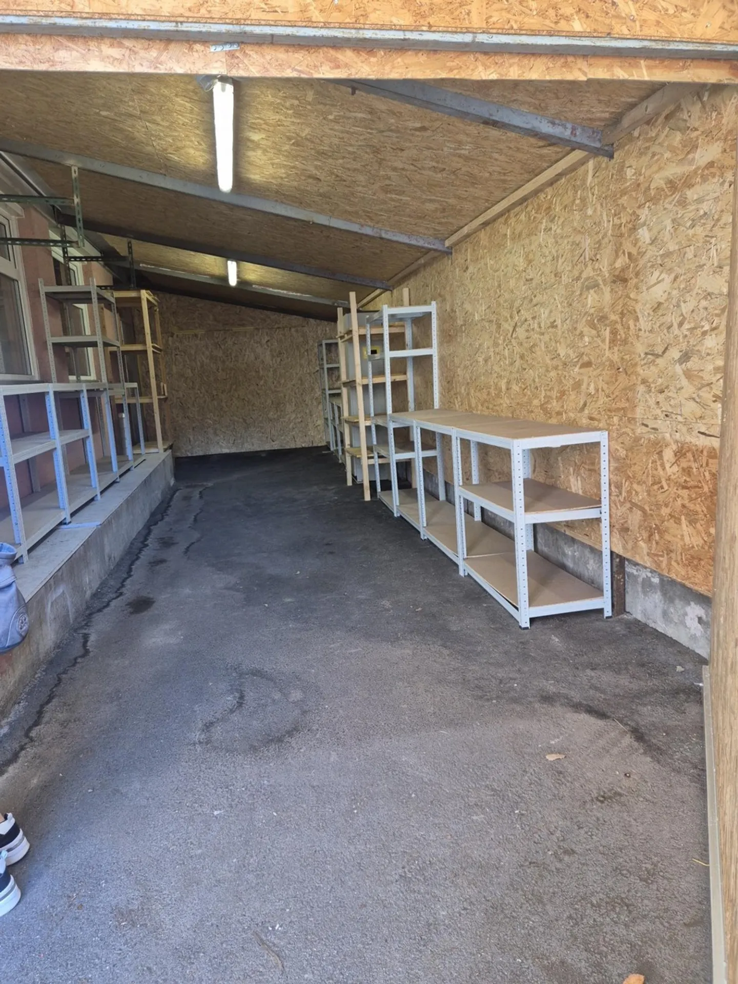Espace commercial avec espace extérieur et garage à louer - Photo 13 sur 13