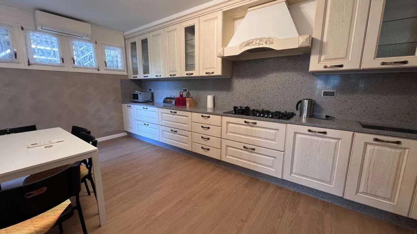 Villa da sogno con vista lago e piscina - Foto 11 di 13