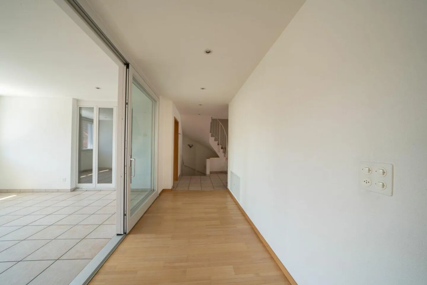 6.5-Zimmer-Maisonette-Wohnung mit 210m²  Wohnfläche - Foto 3 von 18
