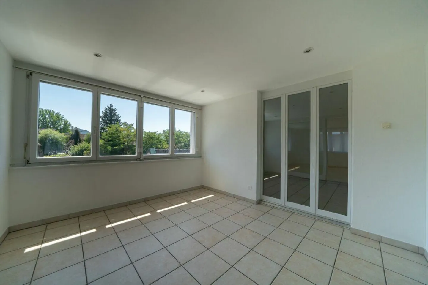 6.5-Zimmer-Maisonette-Wohnung mit 210m²  Wohnfläche - Foto 4 von 18