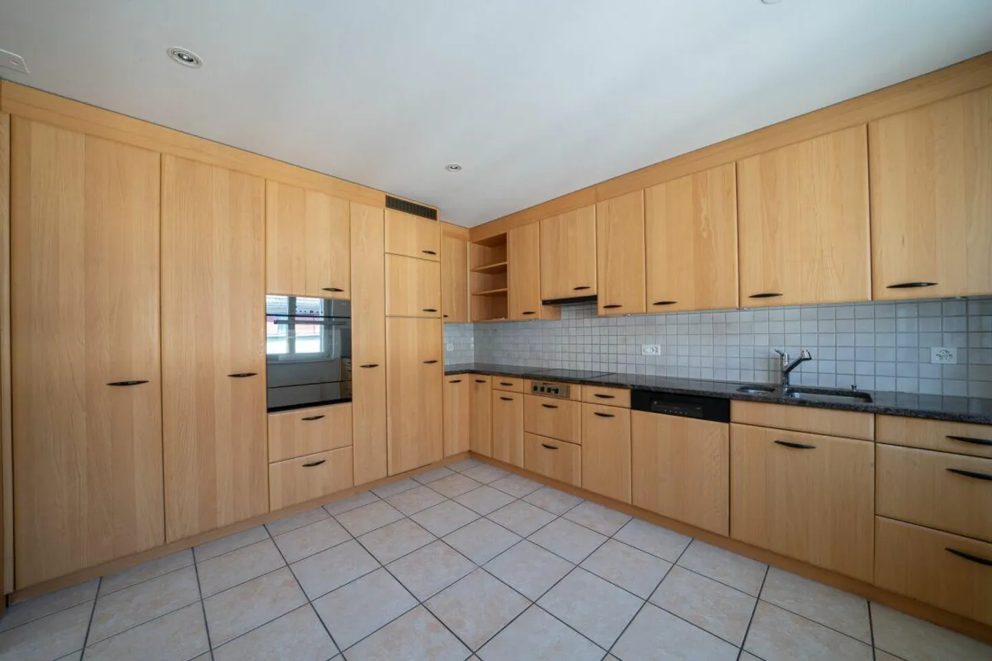 6.5-Zimmer-Maisonette-Wohnung mit 210m²  Wohnfläche - Foto 6 von 18