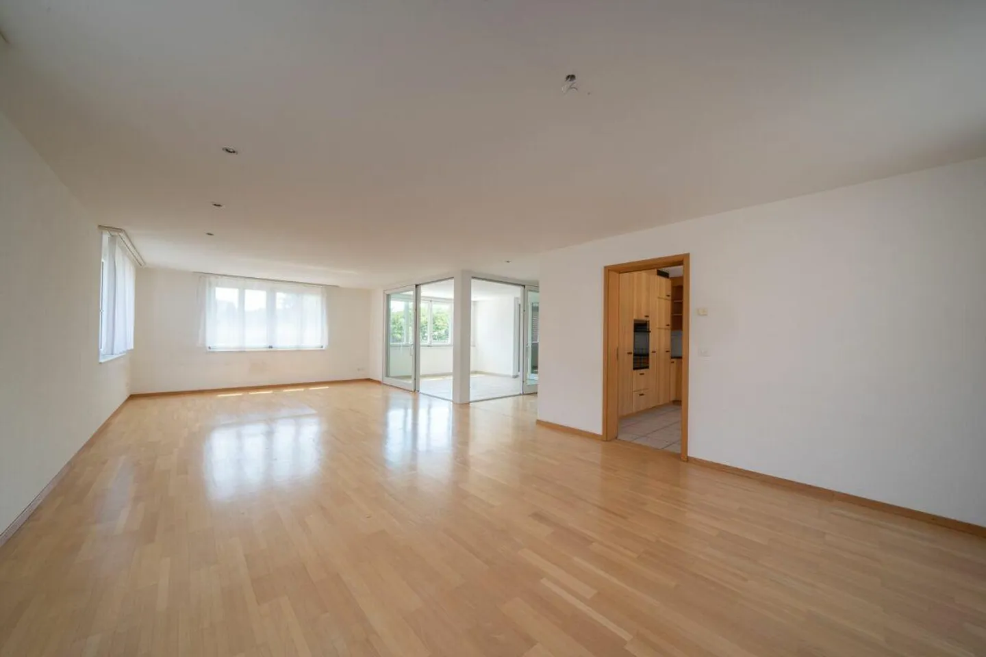 6.5-Zimmer-Maisonette-Wohnung mit 210m²  Wohnfläche - Foto 1 von 18