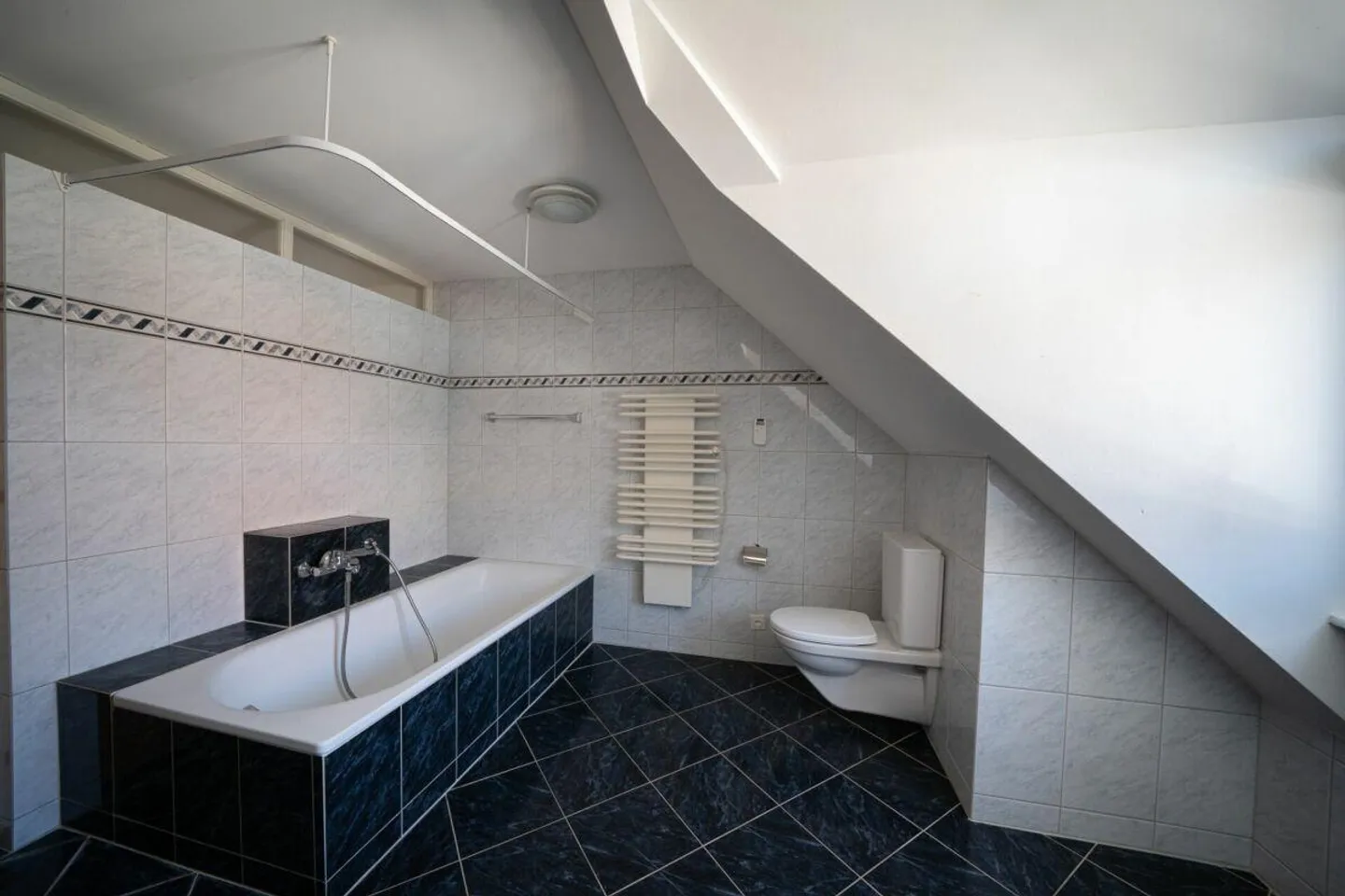 6.5-Zimmer-Maisonette-Wohnung mit 210m²  Wohnfläche - Foto 9 von 18