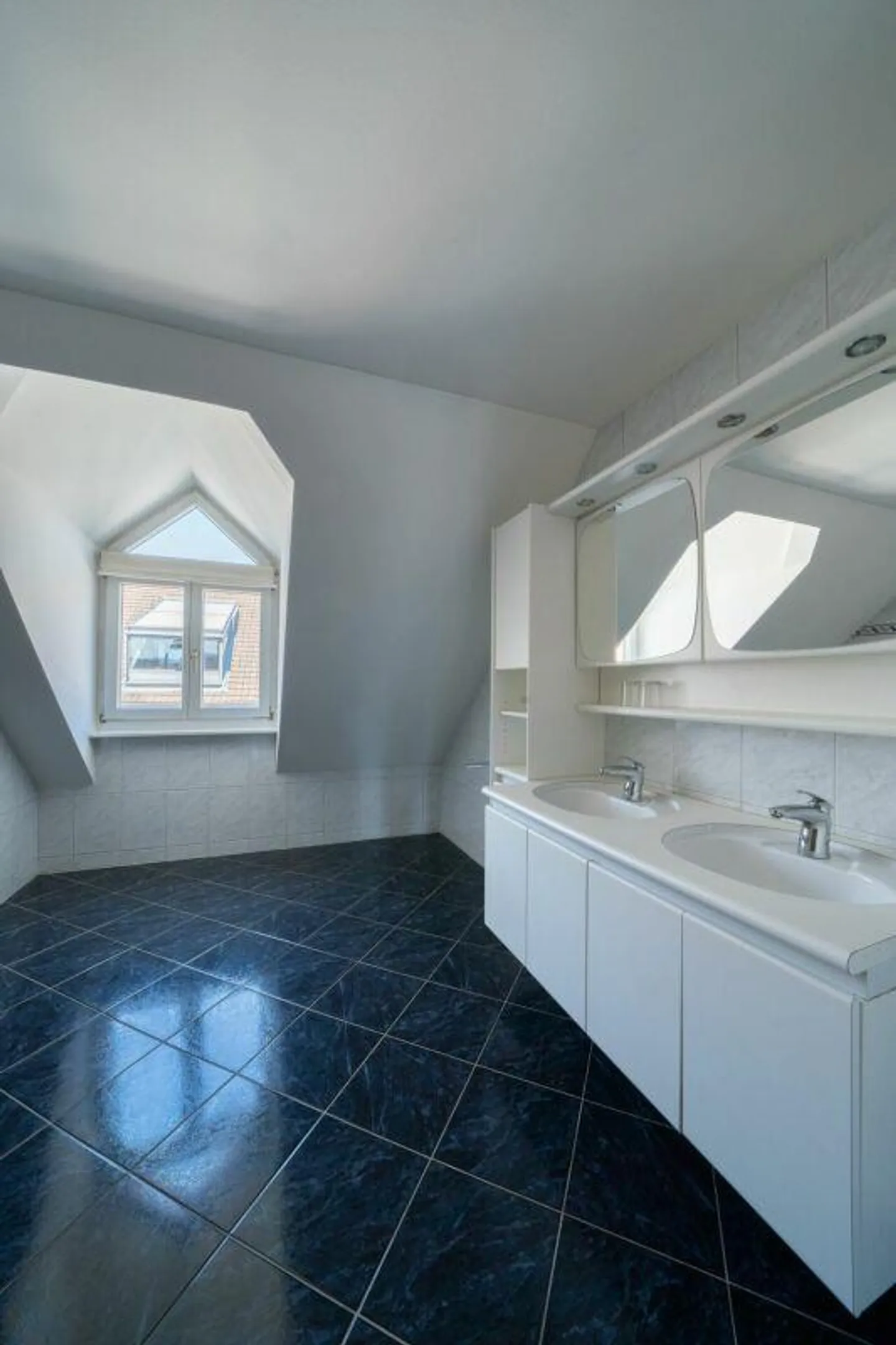 6.5-Zimmer-Maisonette-Wohnung mit 210m²  Wohnfläche - Foto 10 von 18