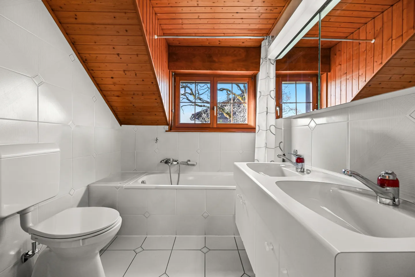 MONTREUX - DOUBLE VILLA, QUIET AREA - Photo 12 of 13