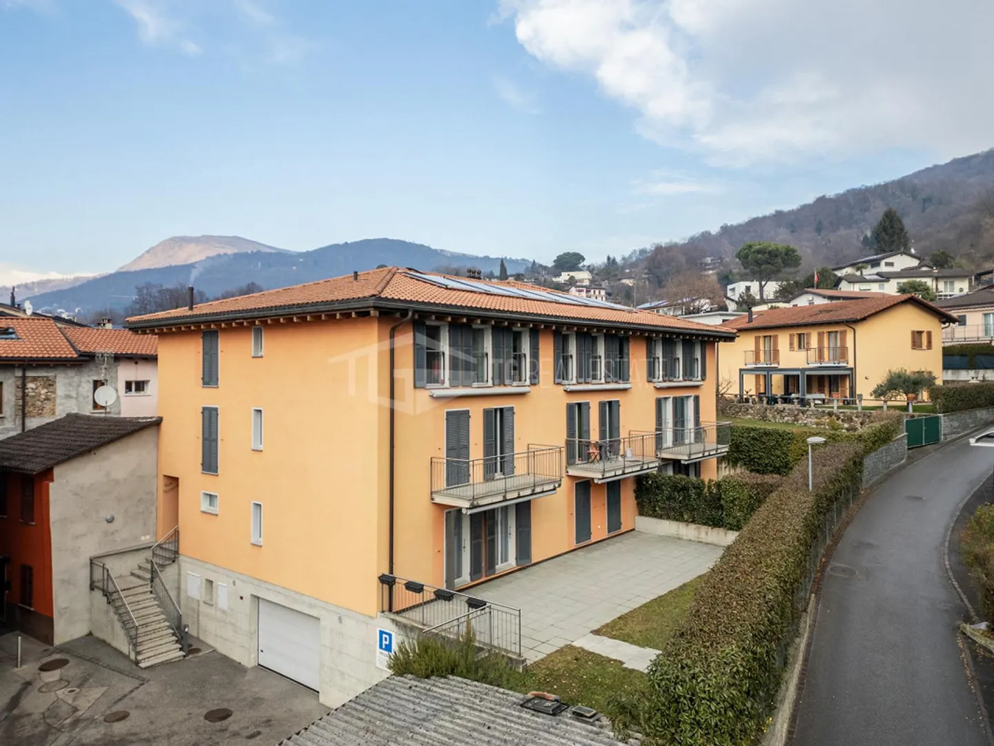 Elegante Dachgeschosswohnung in Cadro - Foto 1 von 10