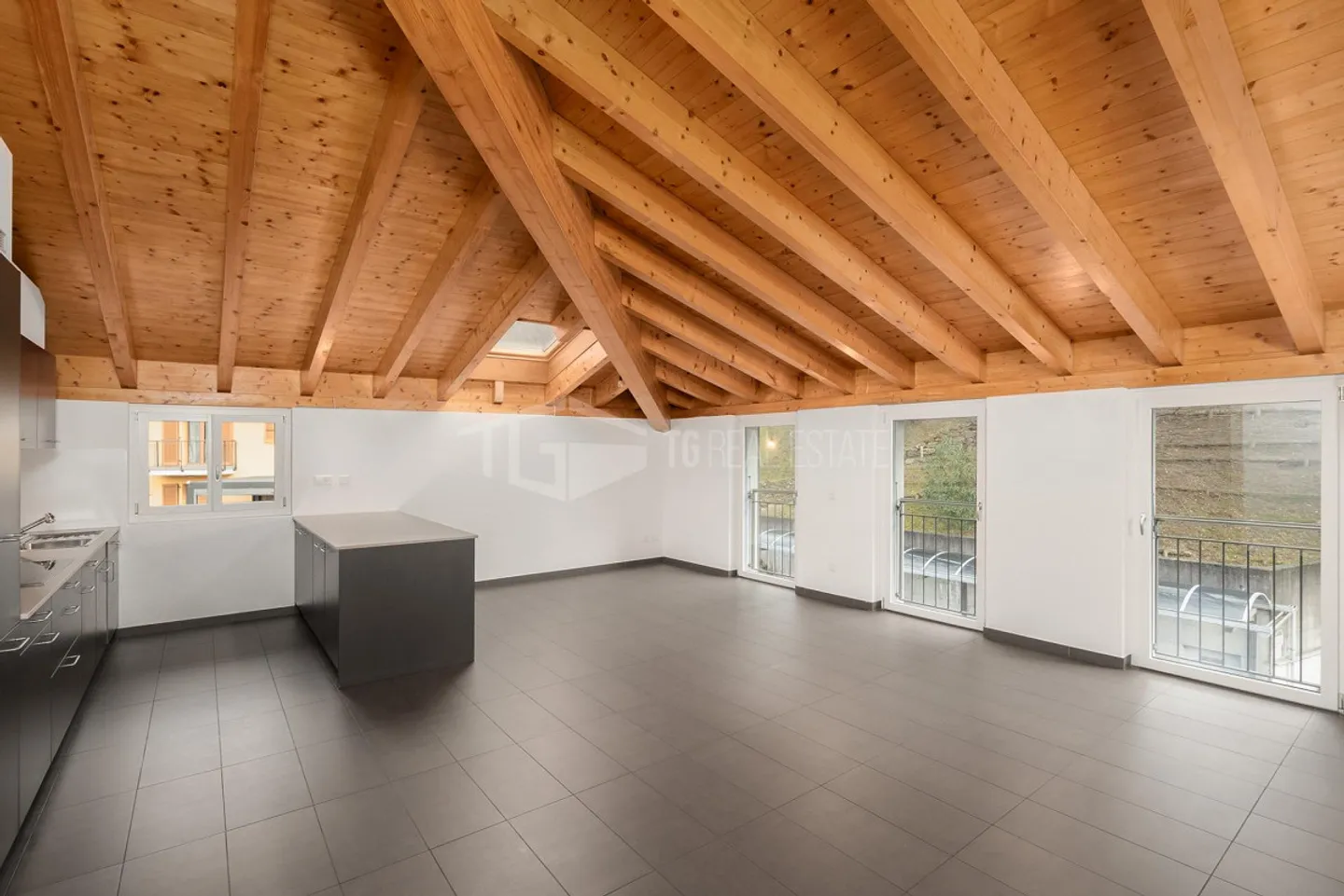 Elegante Dachgeschosswohnung in Cadro - Foto 5 von 10