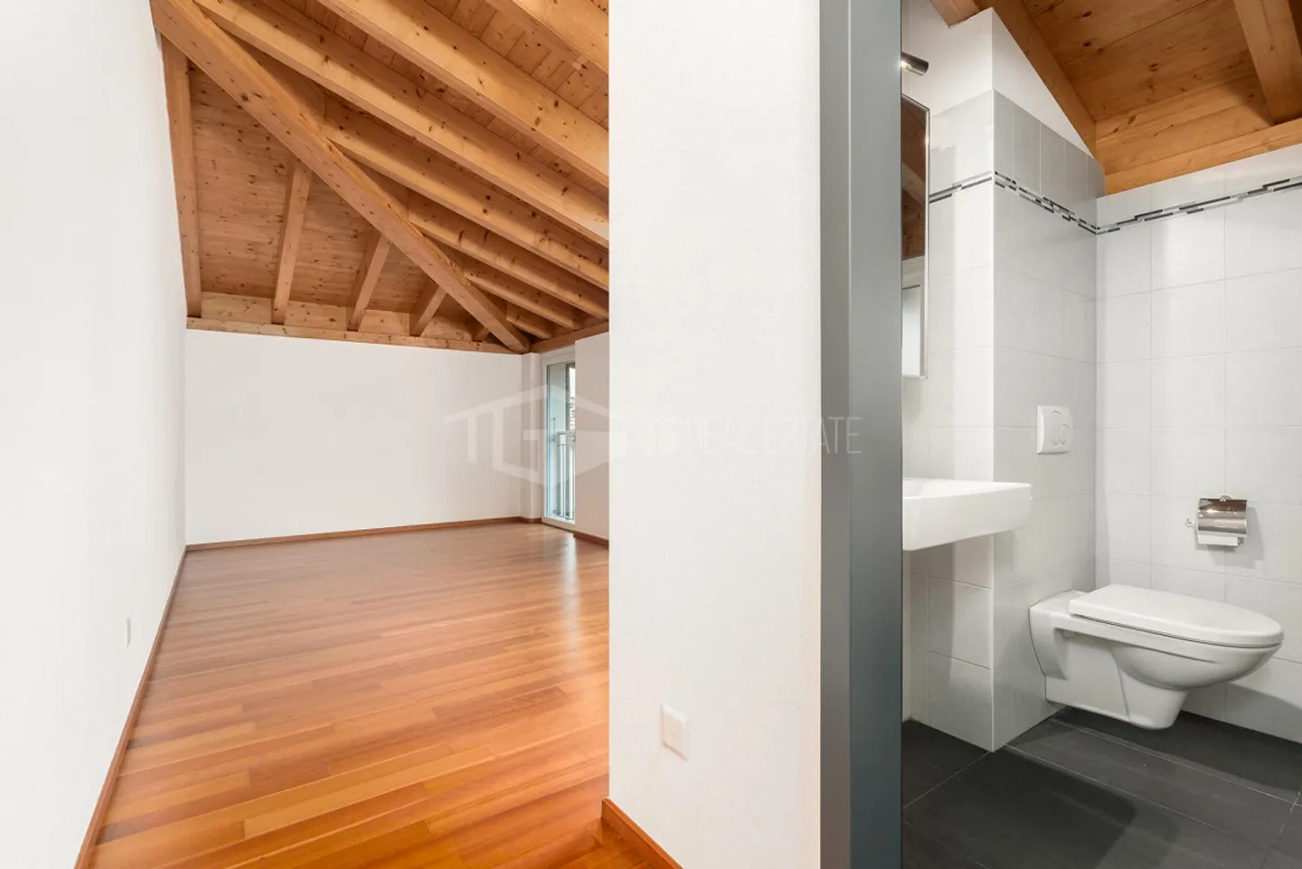 Elegante Dachgeschosswohnung in Cadro - Foto 7 von 10