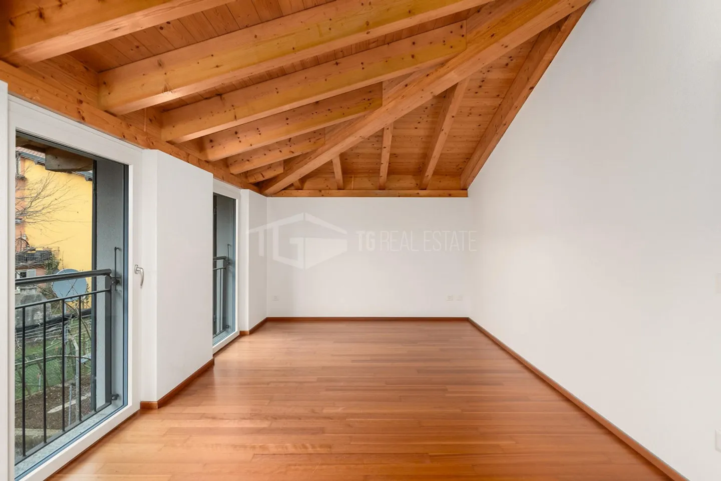 Elegante Dachgeschosswohnung in Cadro - Foto 8 von 10