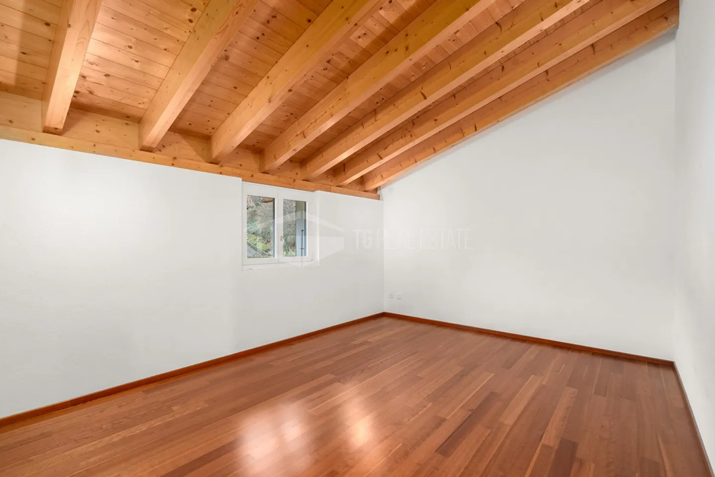 Elegante Dachgeschosswohnung in Cadro - Foto 9 von 10