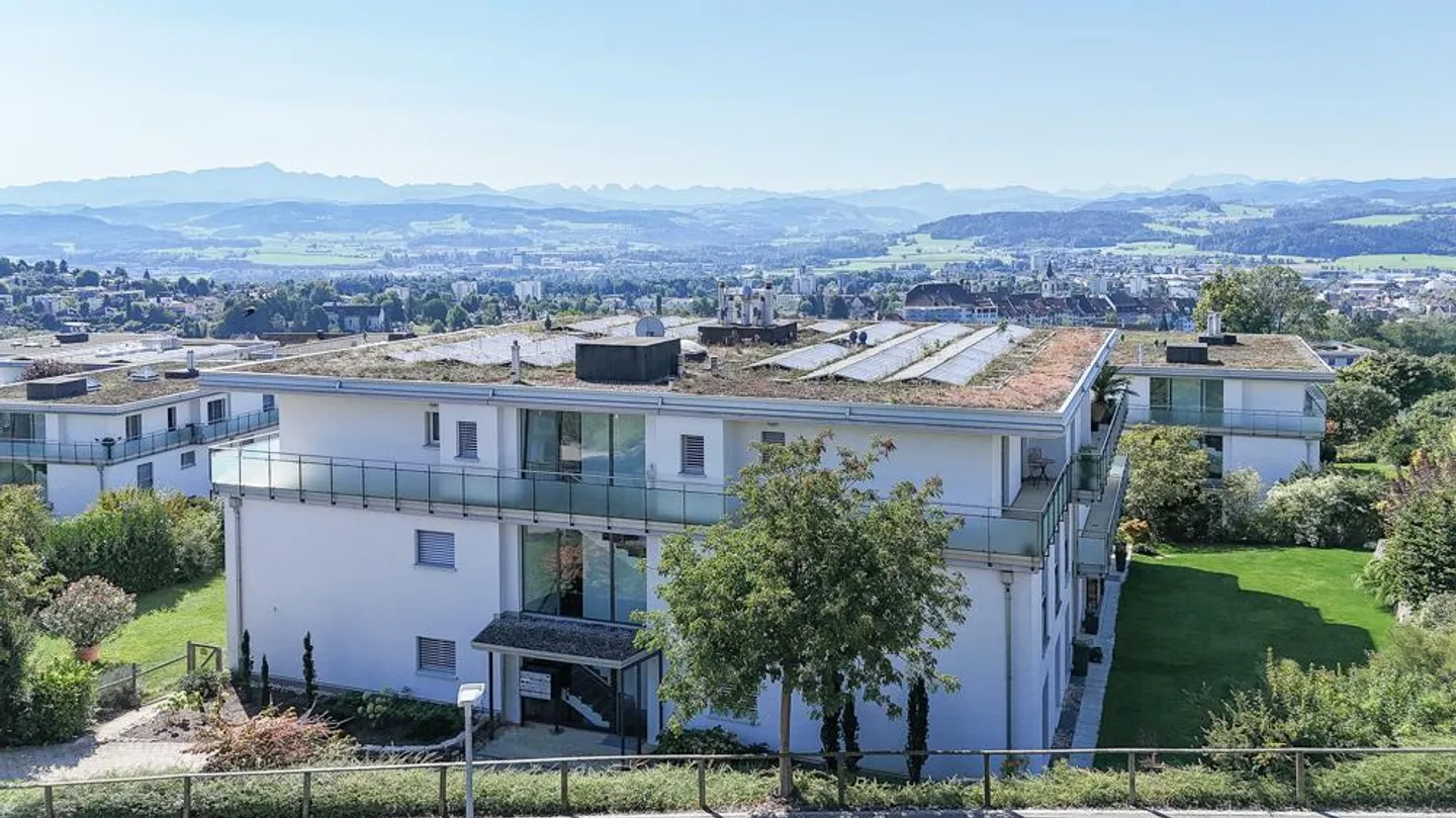 Exclusive apartment with large terrace and wide view of the Alps - Photo 2 of 7