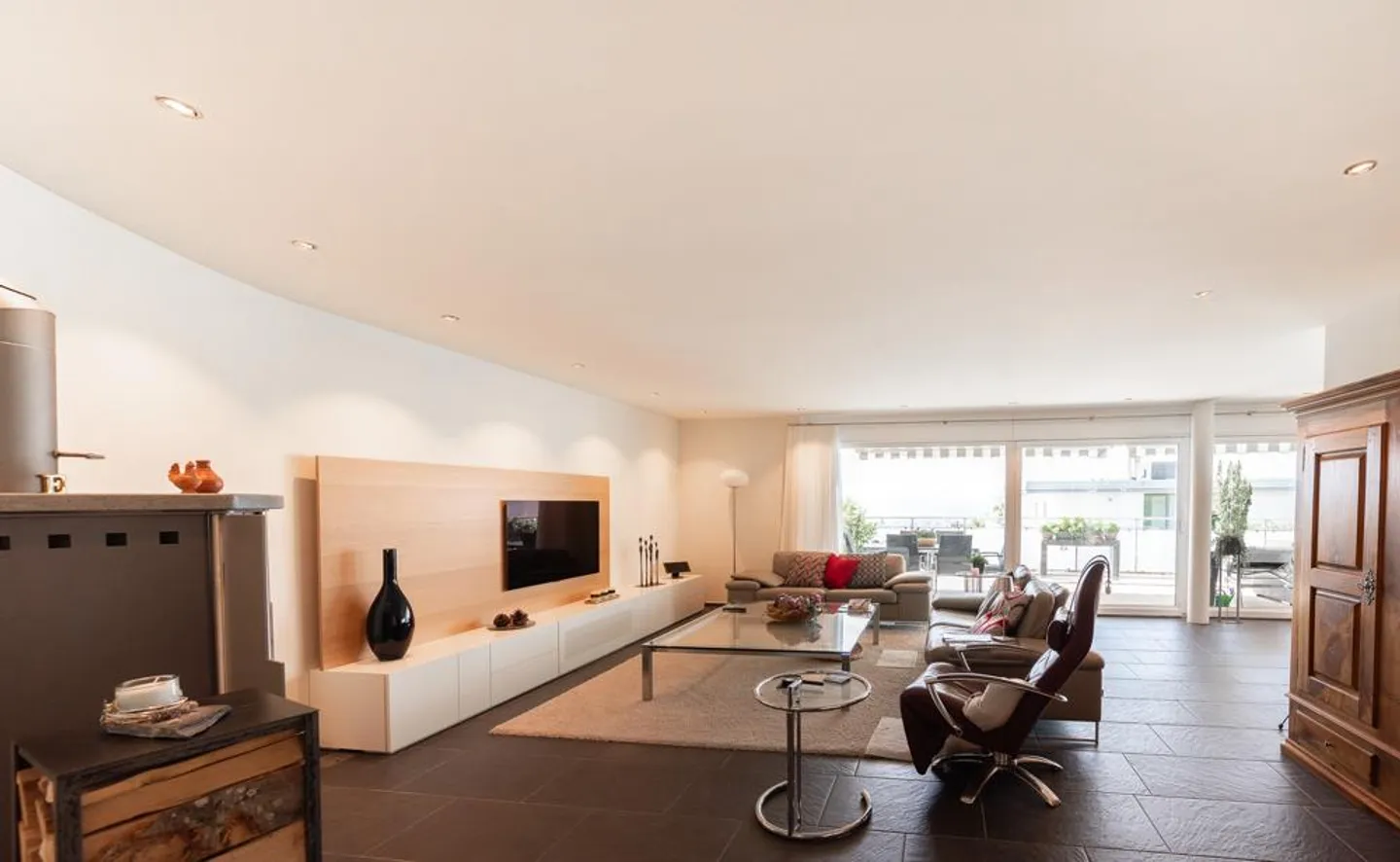 Exclusive apartment with large terrace and wide view of the Alps - Photo 3 of 7