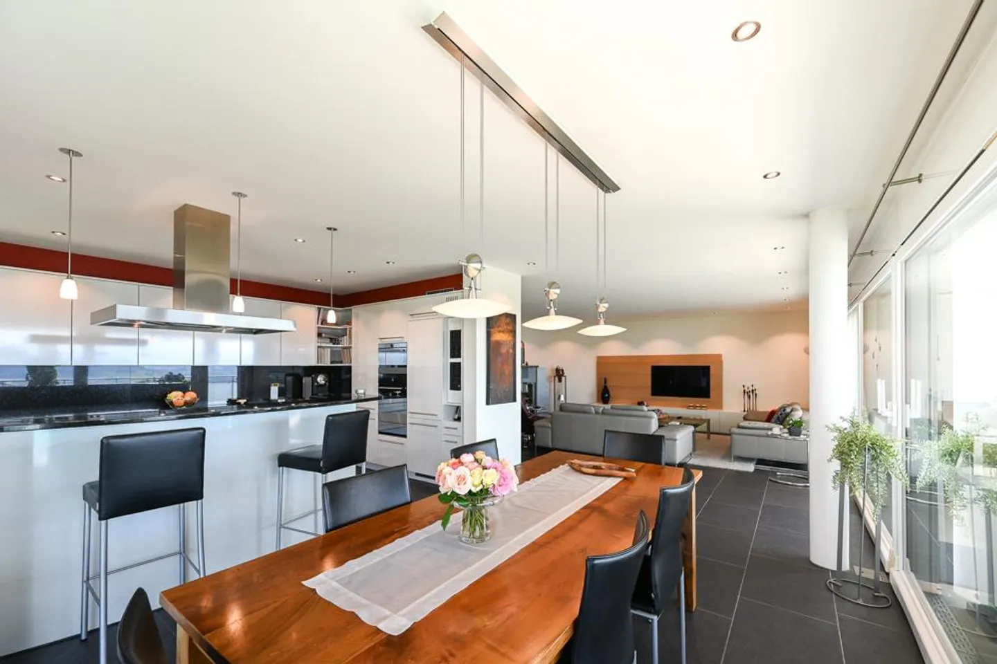 Exclusive apartment with large terrace and wide view of the Alps - Photo 4 of 7