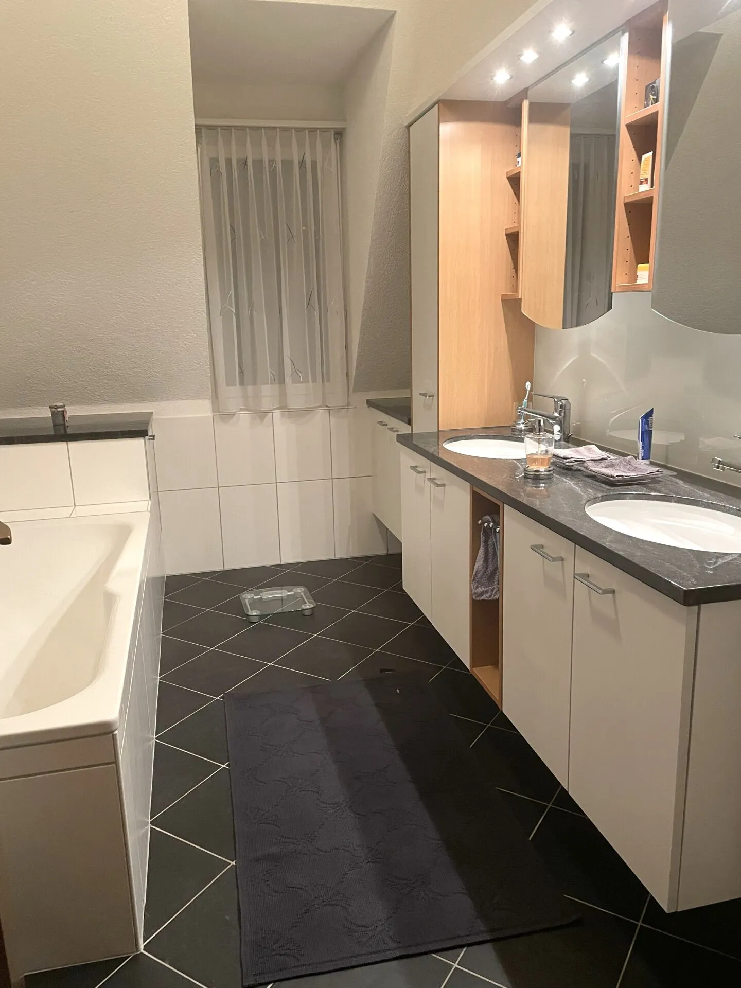 À vendre : Maison de 5 1/2 pièces très bien entretenue et soignée, située dans un endroit central - Photo 12 sur 18