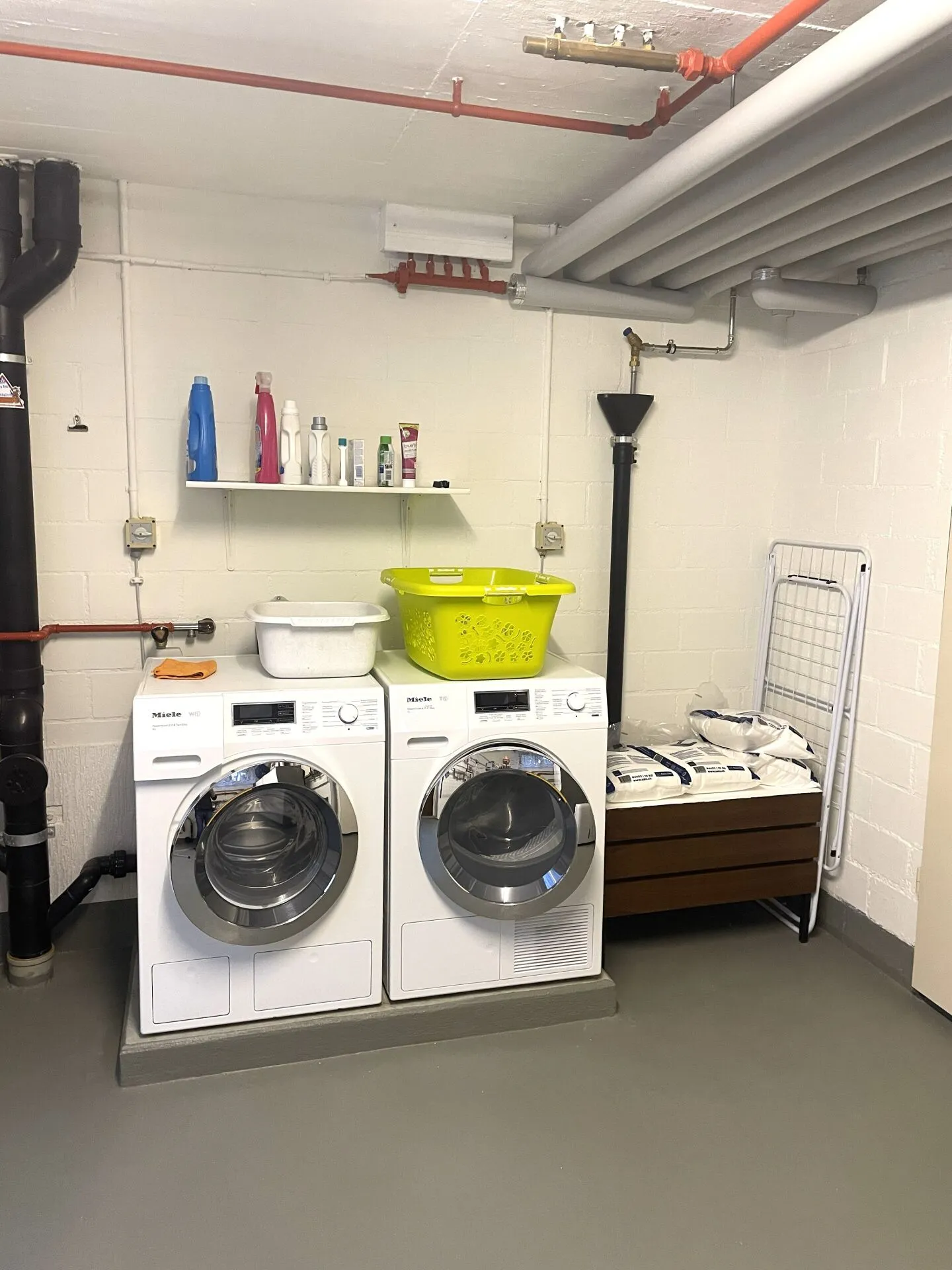 À vendre : Maison de 5 1/2 pièces très bien entretenue et soignée, située dans un endroit central - Photo 15 sur 18