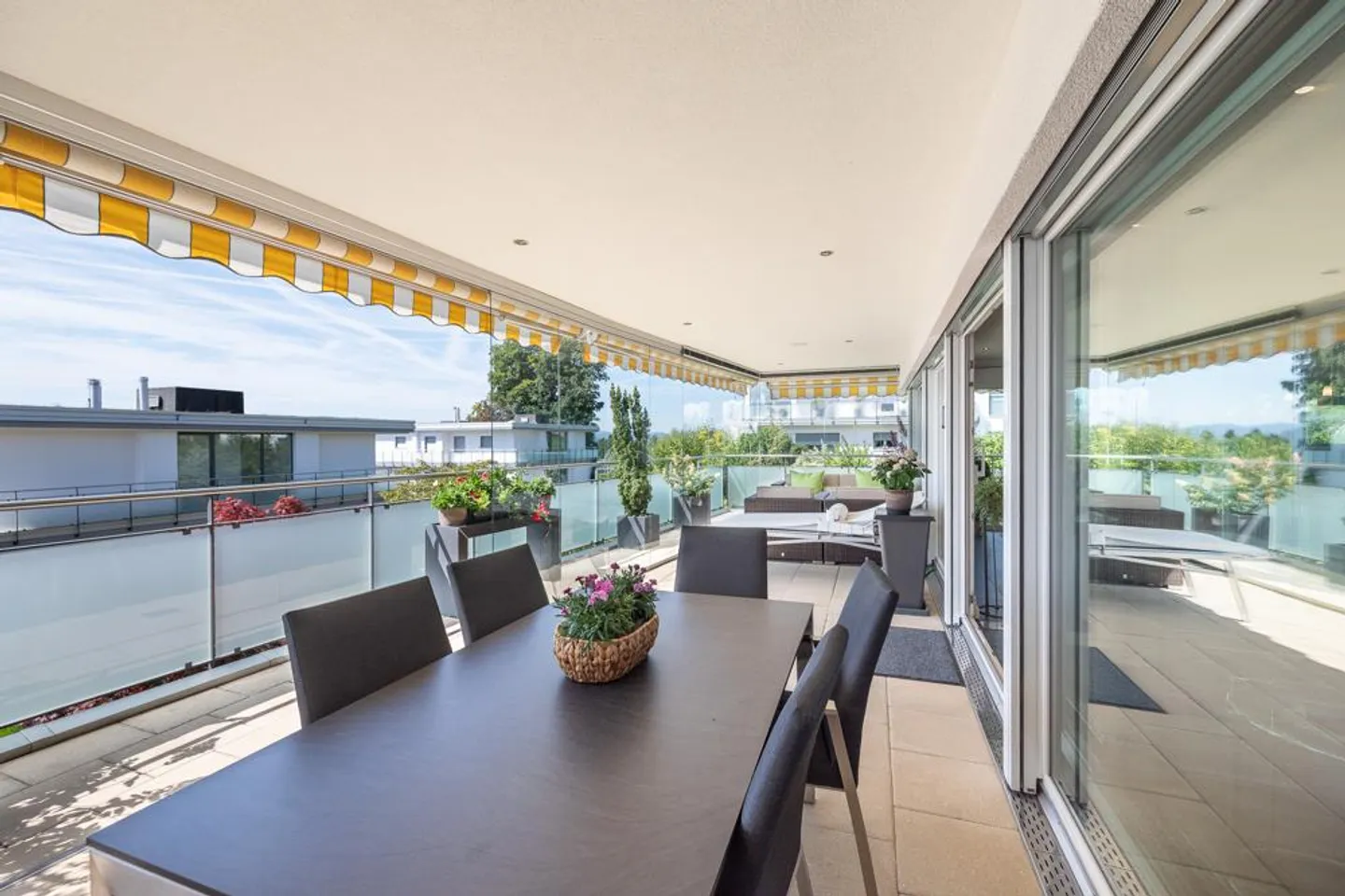 Exclusive apartment with large terrace and wide view of the Alps - Photo 6 of 7