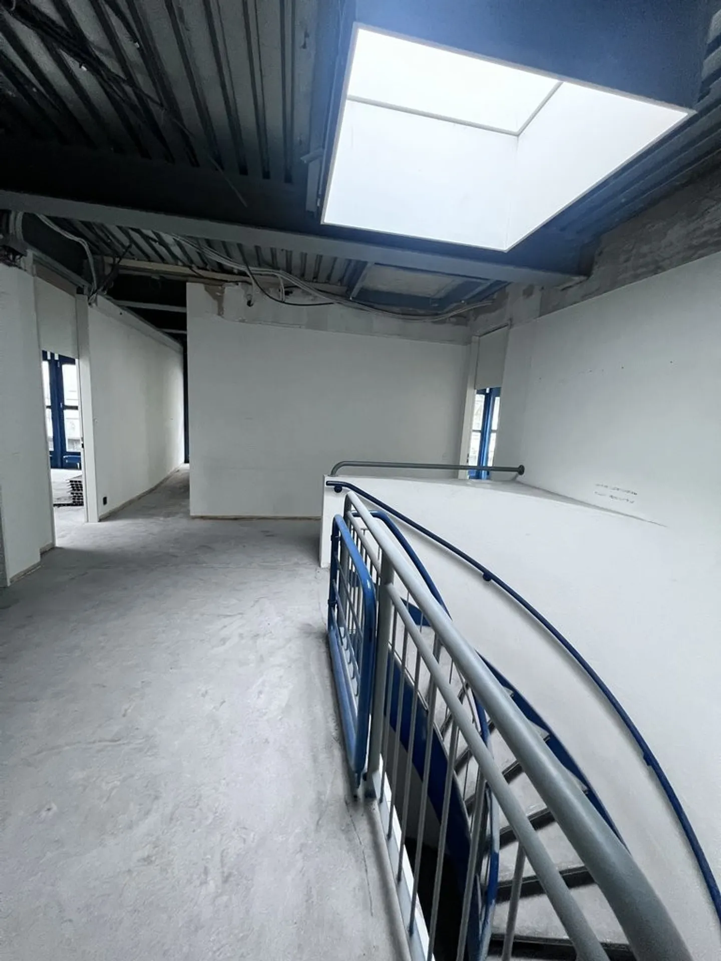 Central commercial space for rent on Bahnhofstrasse - Photo 5 of 8