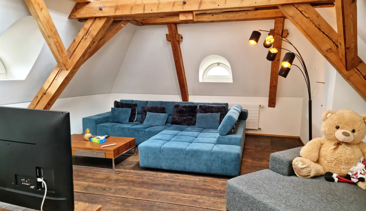 5.5-Zimmer-Dachmaisonettewohnung  in ehemaliger Bally-Villa - Foto 3 von 7