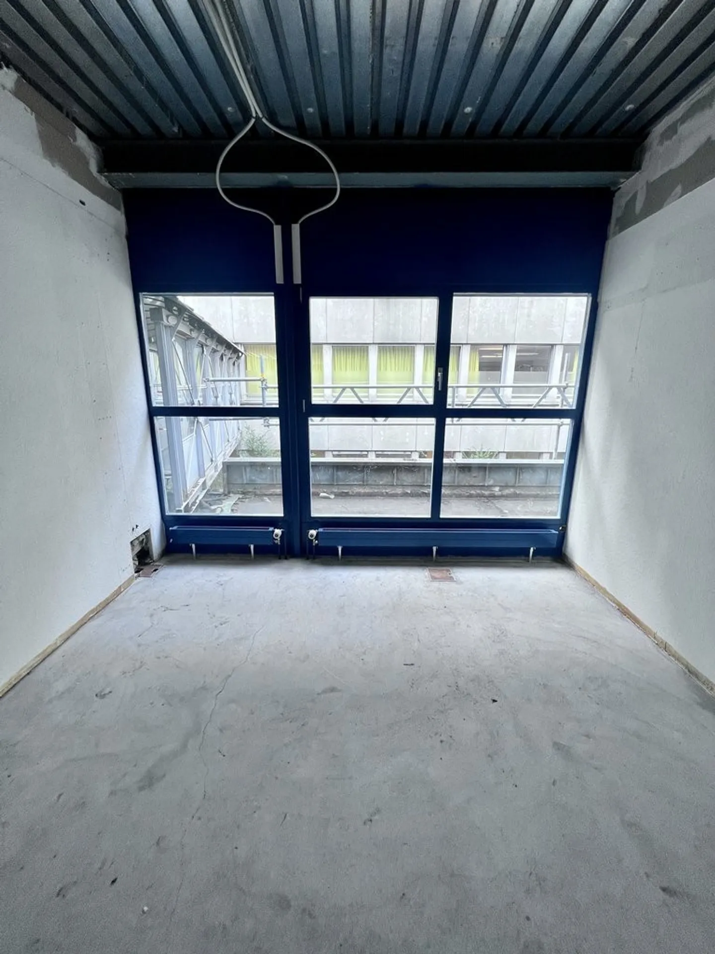 Central commercial space for rent on Bahnhofstrasse - Photo 3 of 8