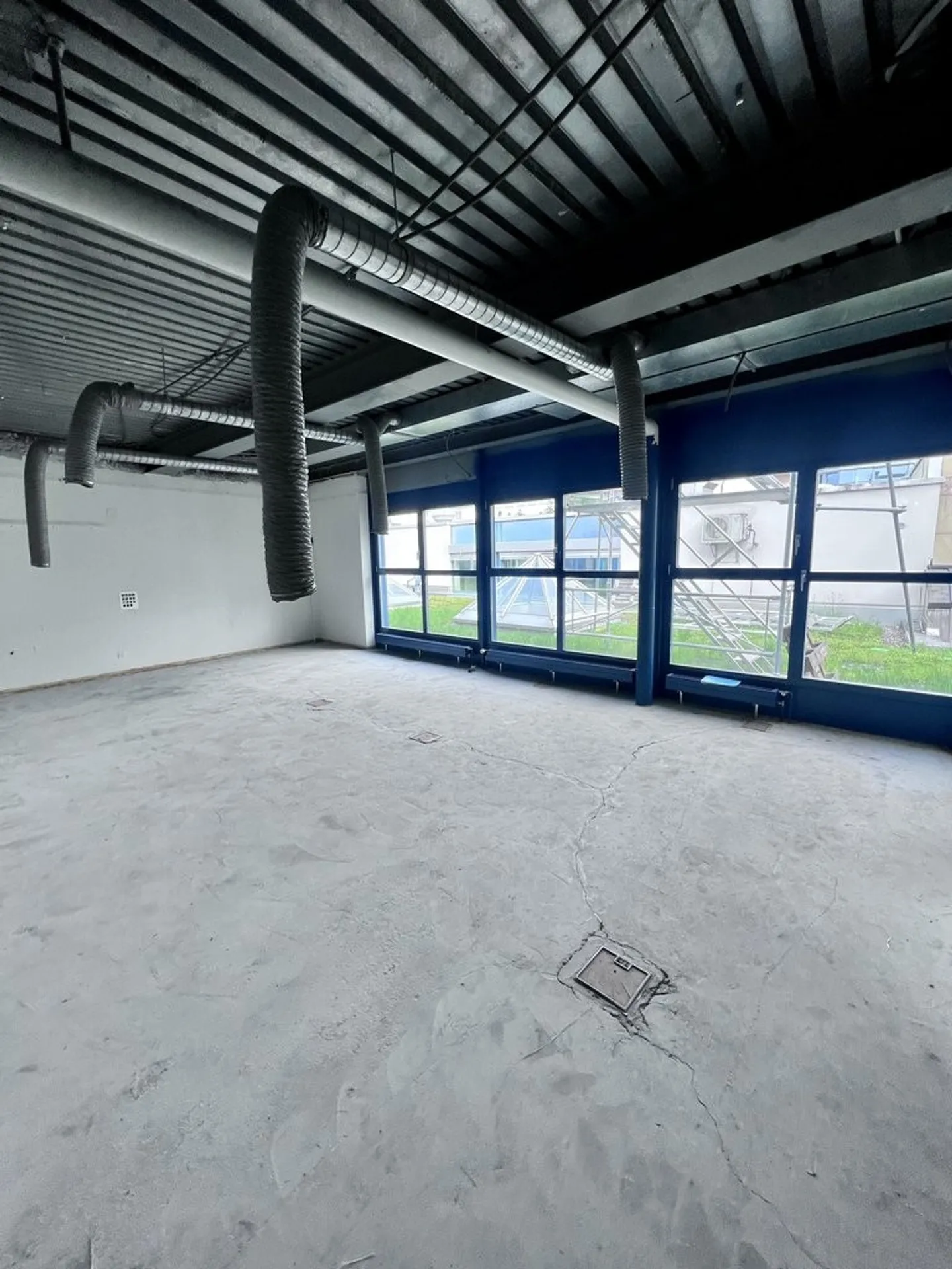 Central commercial space for rent on Bahnhofstrasse - Photo 4 of 8