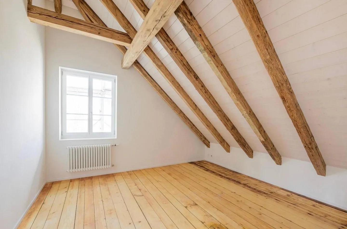 Unique 3.5-room attic loft apartment with charm - New tenant wanted from 01.07.2026 - Photo 3 of 6