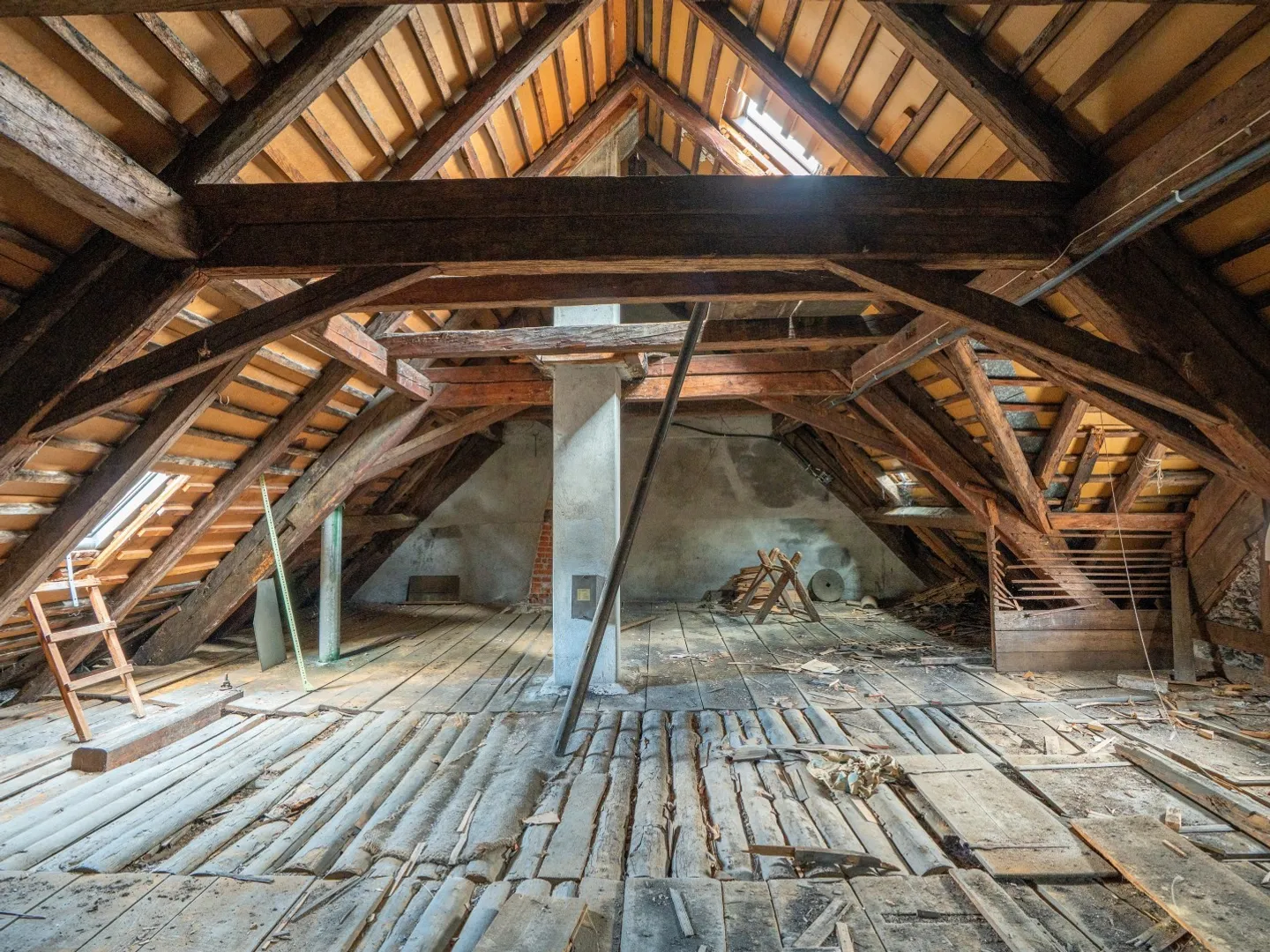 Maison de ville unique avec un grand potentiel de rénovation - Photo 8 sur 9