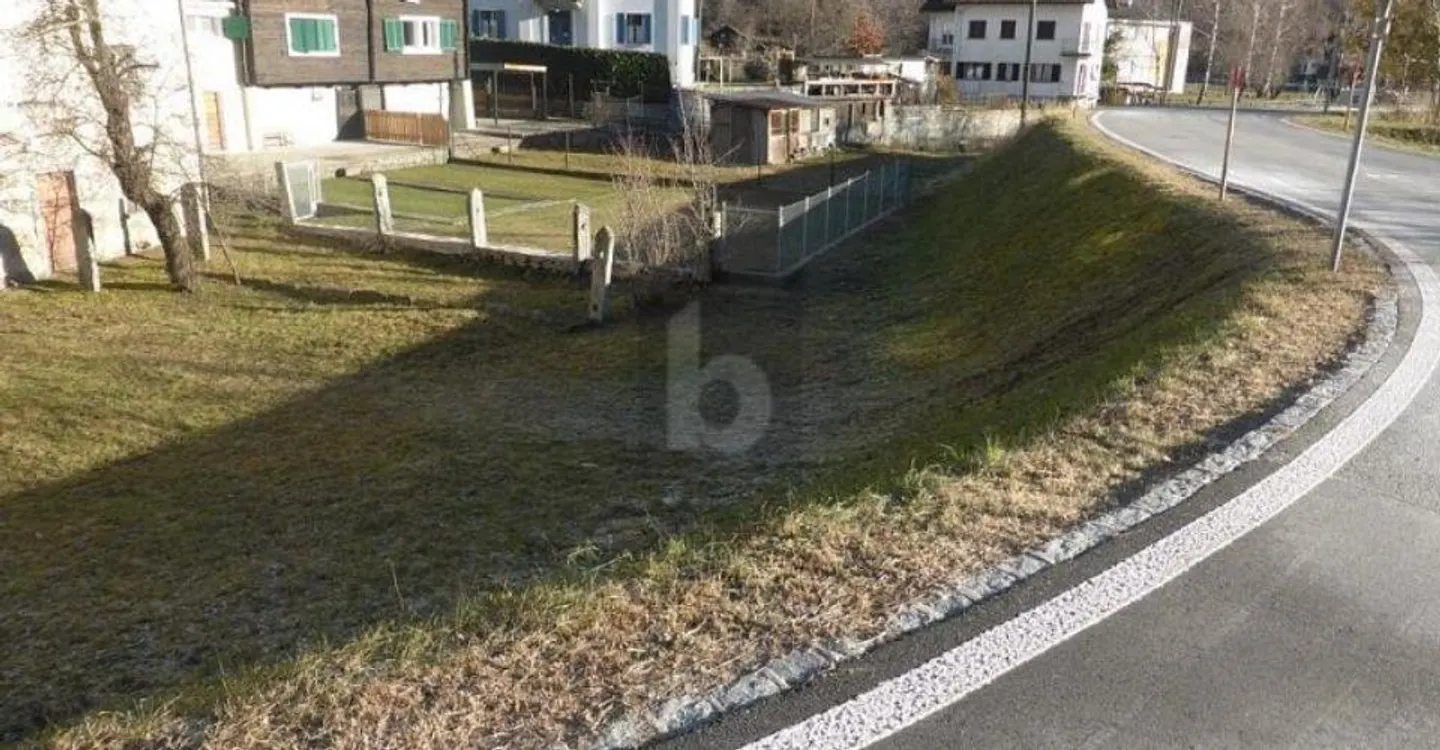 WITH GREAT POTENTIAL AND A LARGE GARDEN - Photo 4 of 6