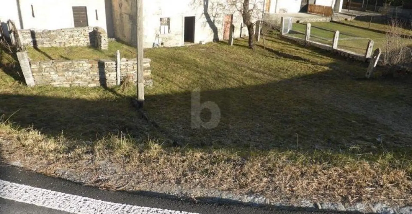 WITH GREAT POTENTIAL AND A LARGE GARDEN - Photo 5 of 6