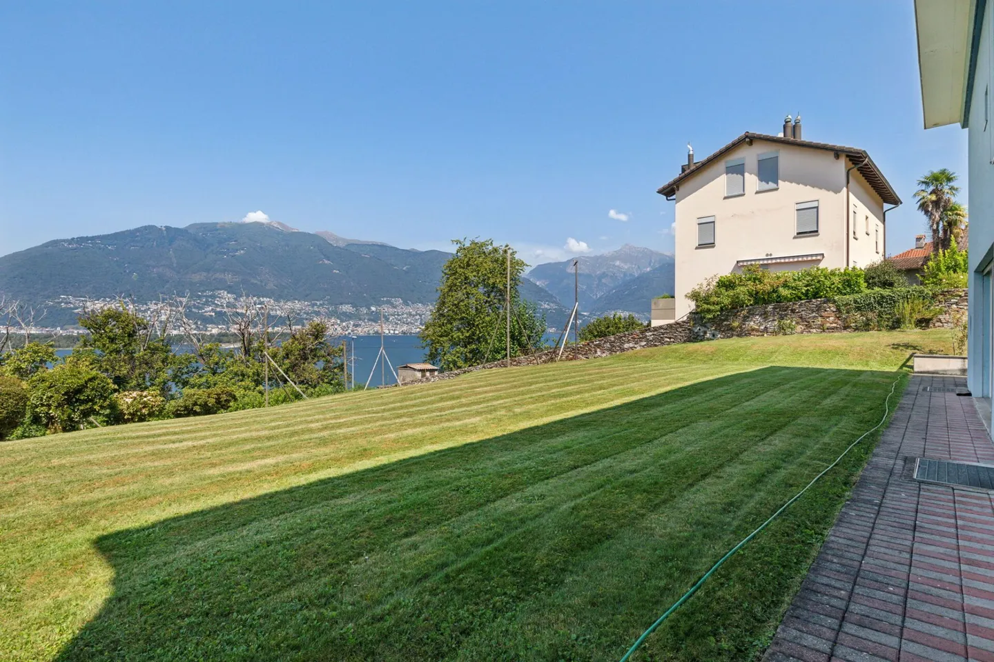 Terreno edificabile con vista lago non ostacolata - Foto 4 di 5