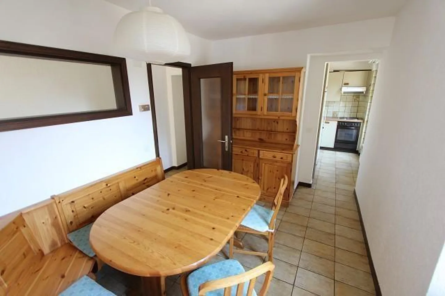 Appartement de 5 1/2 pièces au dernier étage avec jardin et pergola - Photo 4 sur 15