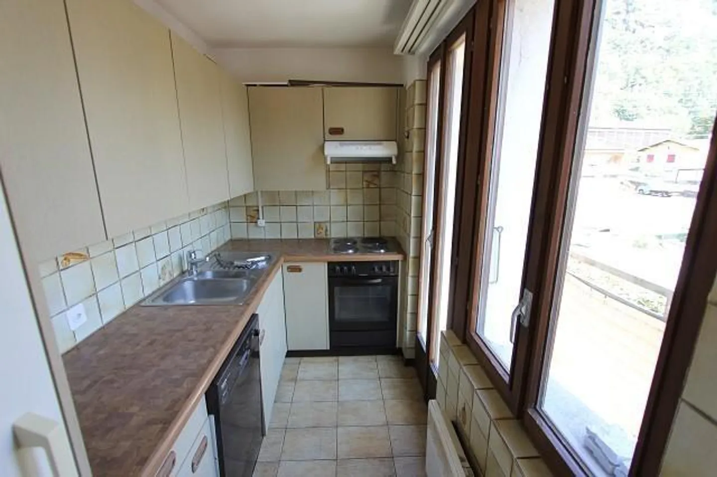 Appartement de 5 1/2 pièces au dernier étage avec jardin et pergola - Photo 5 sur 15