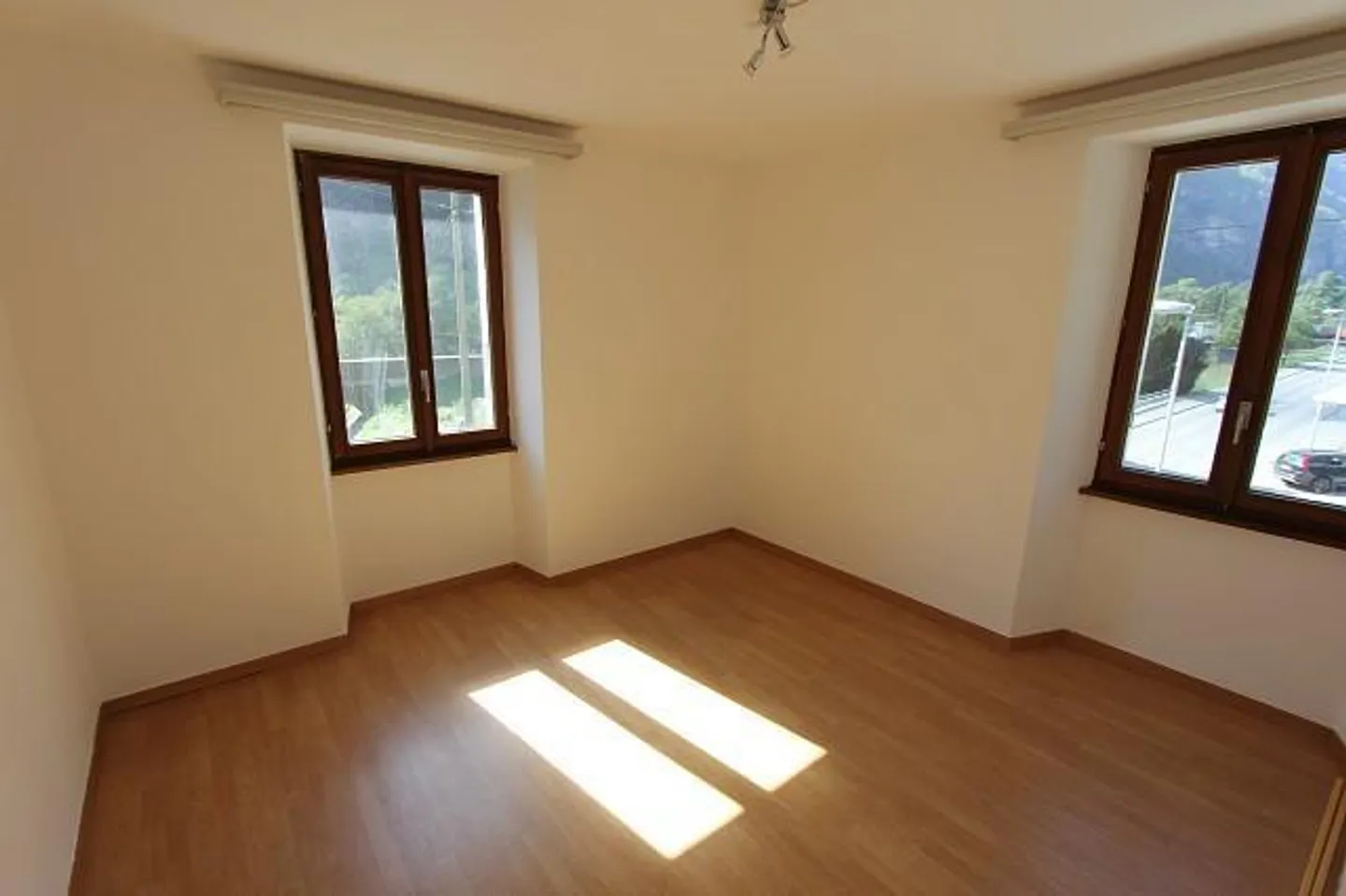 Appartement de 5 1/2 pièces au dernier étage avec jardin et pergola - Photo 6 sur 15