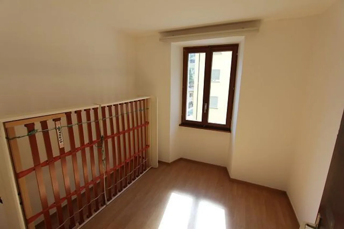 Appartement de 5 1/2 pièces au dernier étage avec jardin et pergola - Photo 7 sur 15