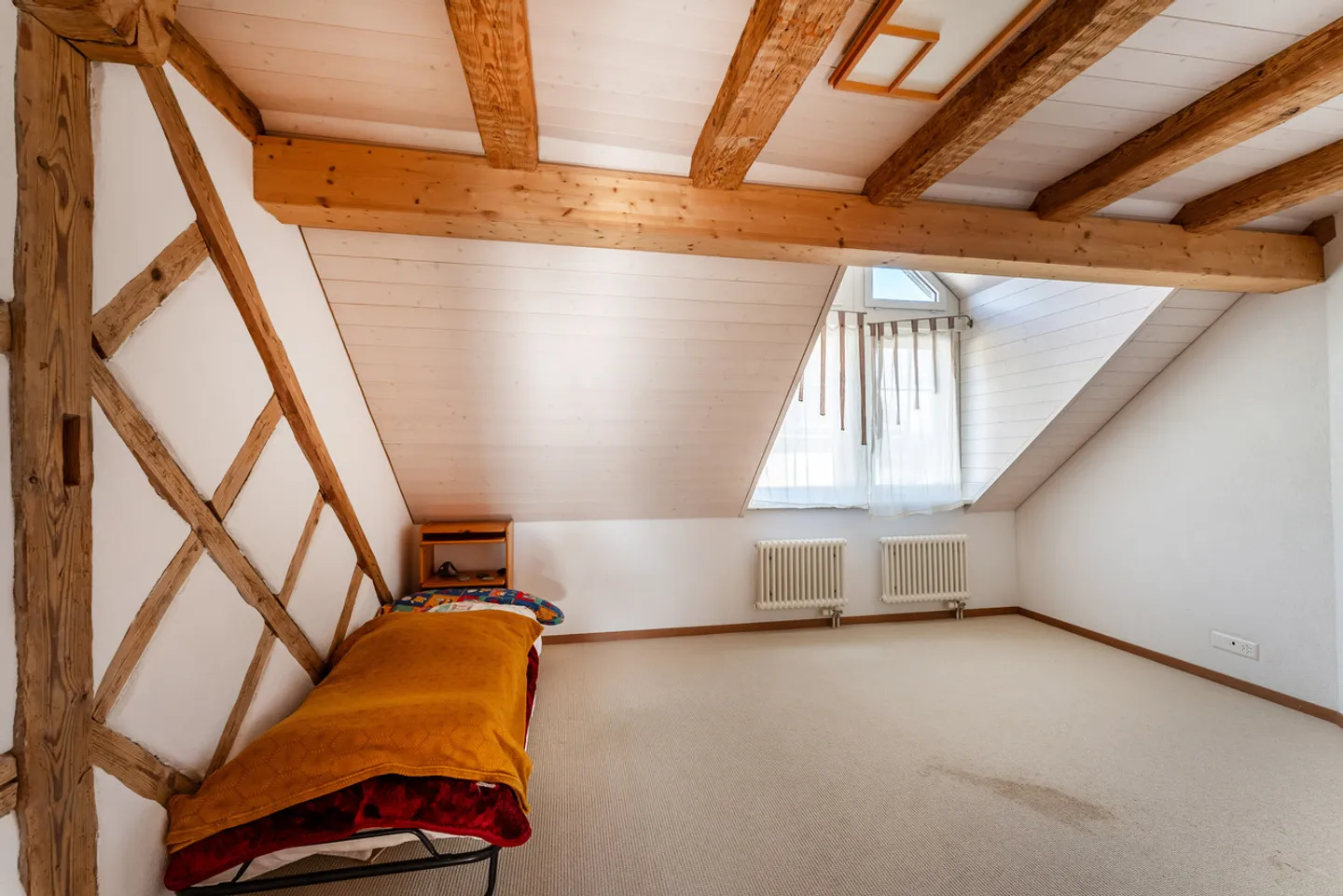 Wohnen unterm Dach – stilvoll, hell, einzigartig - Foto 8 von 12