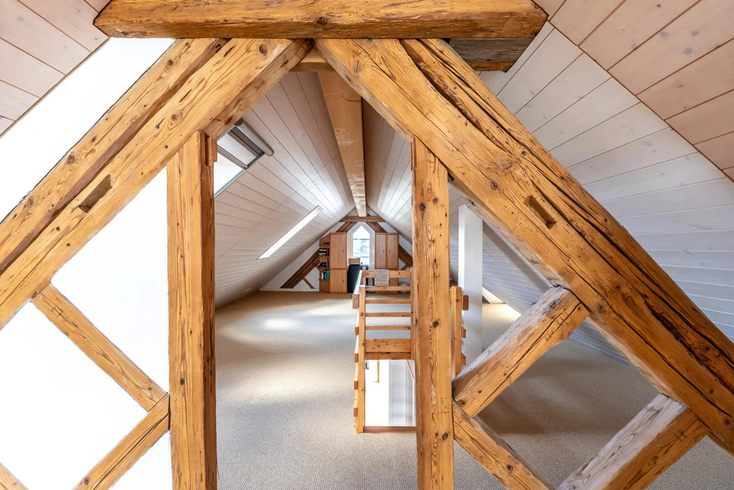 Wohnen unterm Dach – stilvoll, hell, einzigartig - Foto 9 von 12