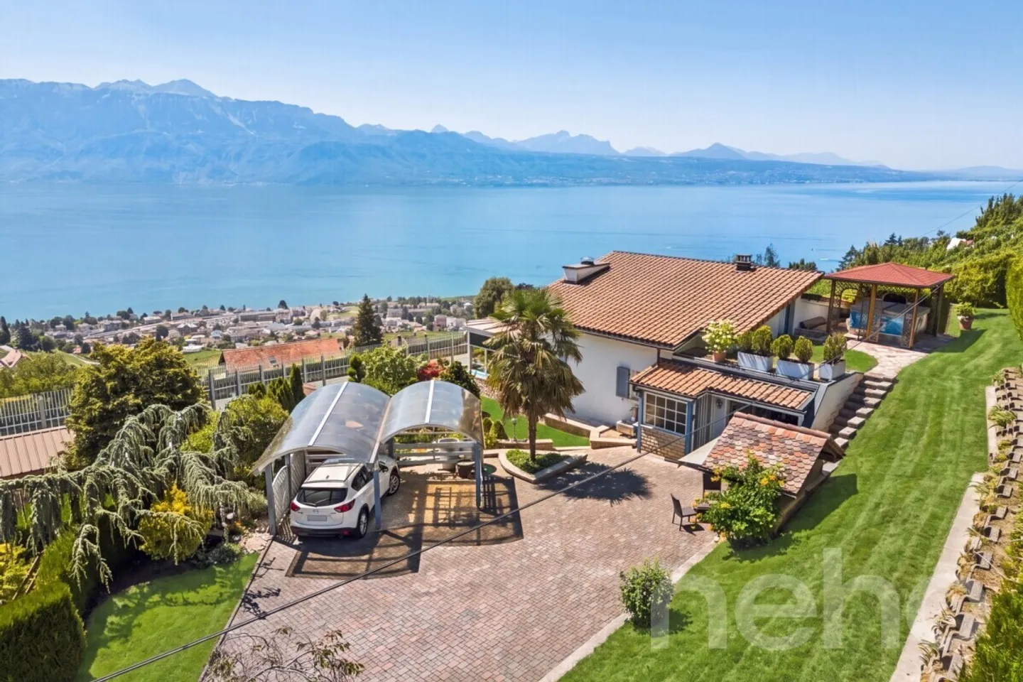 Between Lake and Vines: A Rare Property in Grandvaux - Photo 3 of 12