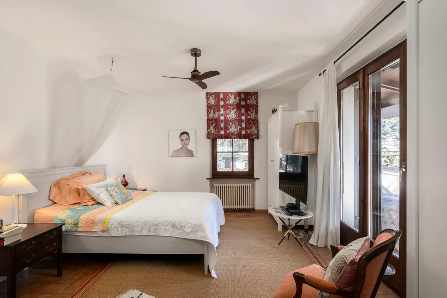 VILLA JUMELÉE MÉDITERRANÉENNE DANS UN CONTEXTE RÉSIDENTIEL AVEC VUE SUR LE LAC - Photo 3 sur 13