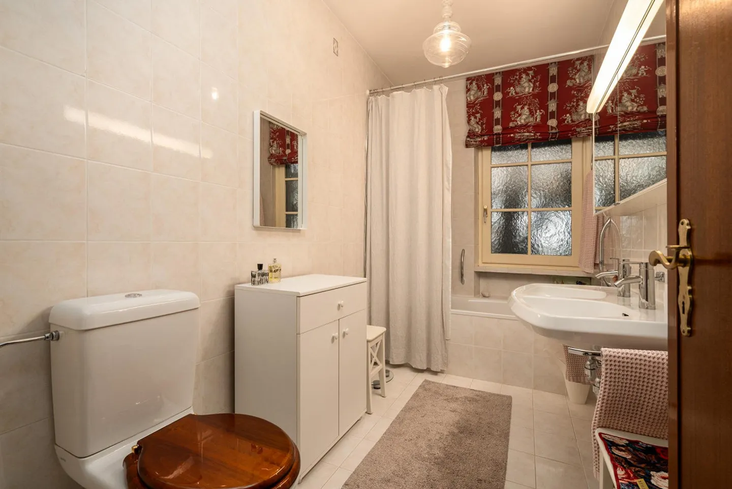 VILLA JUMELÉE MÉDITERRANÉENNE DANS UN CONTEXTE RÉSIDENTIEL AVEC VUE SUR LE LAC - Photo 6 sur 13