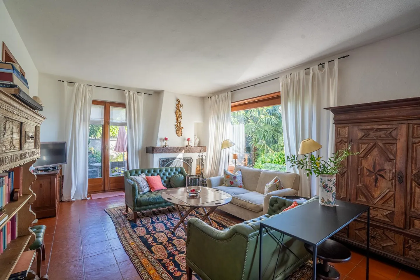 VILLA JUMELÉE MÉDITERRANÉENNE DANS UN CONTEXTE RÉSIDENTIEL AVEC VUE SUR LE LAC - Photo 8 sur 13