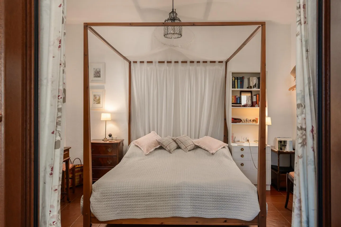 VILLA JUMELÉE MÉDITERRANÉENNE DANS UN CONTEXTE RÉSIDENTIEL AVEC VUE SUR LE LAC - Photo 9 sur 13