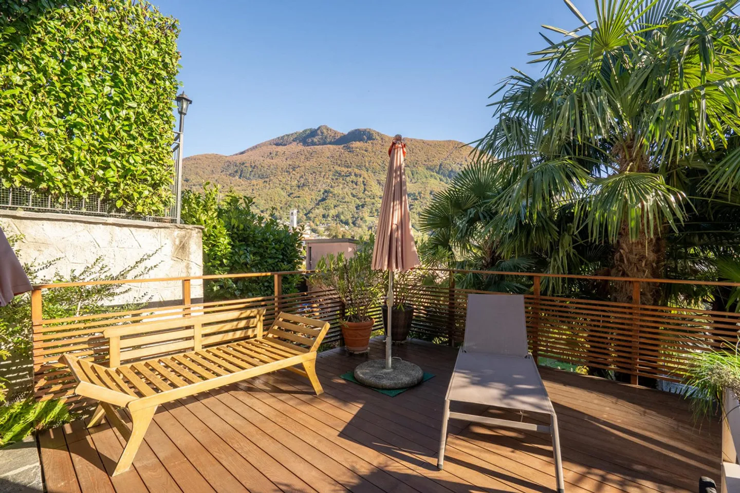 VILLA JUMELÉE MÉDITERRANÉENNE DANS UN CONTEXTE RÉSIDENTIEL AVEC VUE SUR LE LAC - Photo 10 sur 13