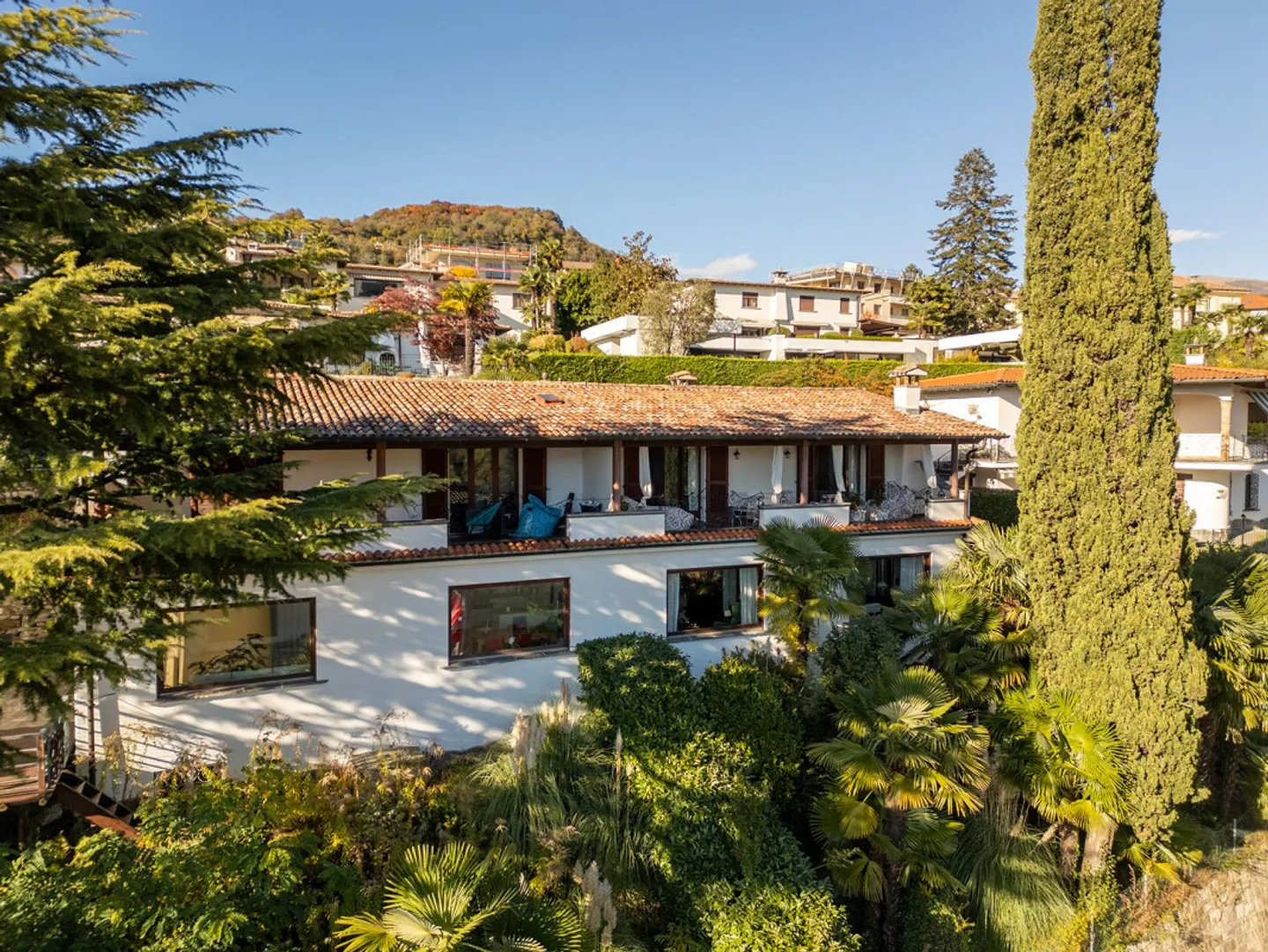 VILLA JUMELÉE MÉDITERRANÉENNE DANS UN CONTEXTE RÉSIDENTIEL AVEC VUE SUR LE LAC - Photo 13 sur 13
