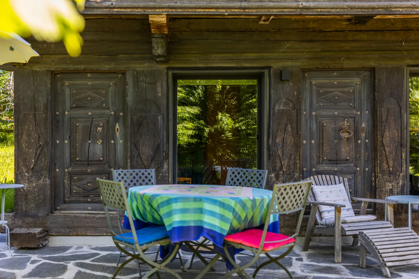 Proprietà di carattere: attico ristrutturato con giardino alberato - Foto 3 di 13