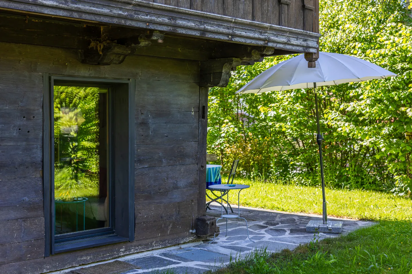 Proprietà di carattere: attico ristrutturato con giardino alberato - Foto 1 di 13