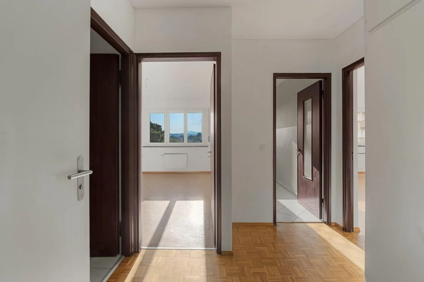 Appartamento luminoso 2.5 locali - Foto 3 di 10