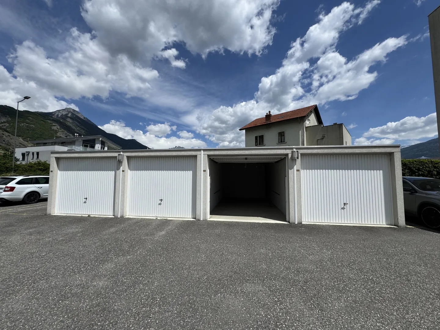 Box Garage avec Prise Individuelle - Photo 1 sur 3