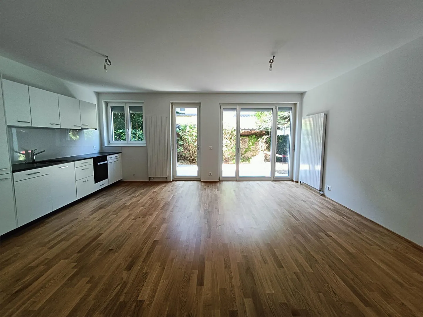Appartamento ristrutturato di 2,5 locali con terrazza ad Allschwil in affitto - Foto 2 di 5