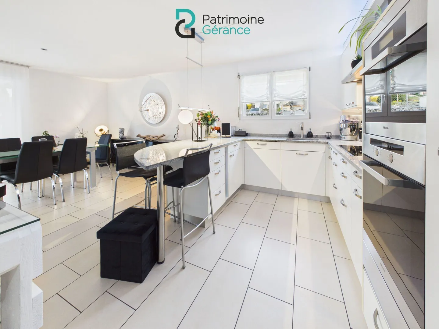 Maison familiale spacieuse à Gampelen - Photo 3 sur 16