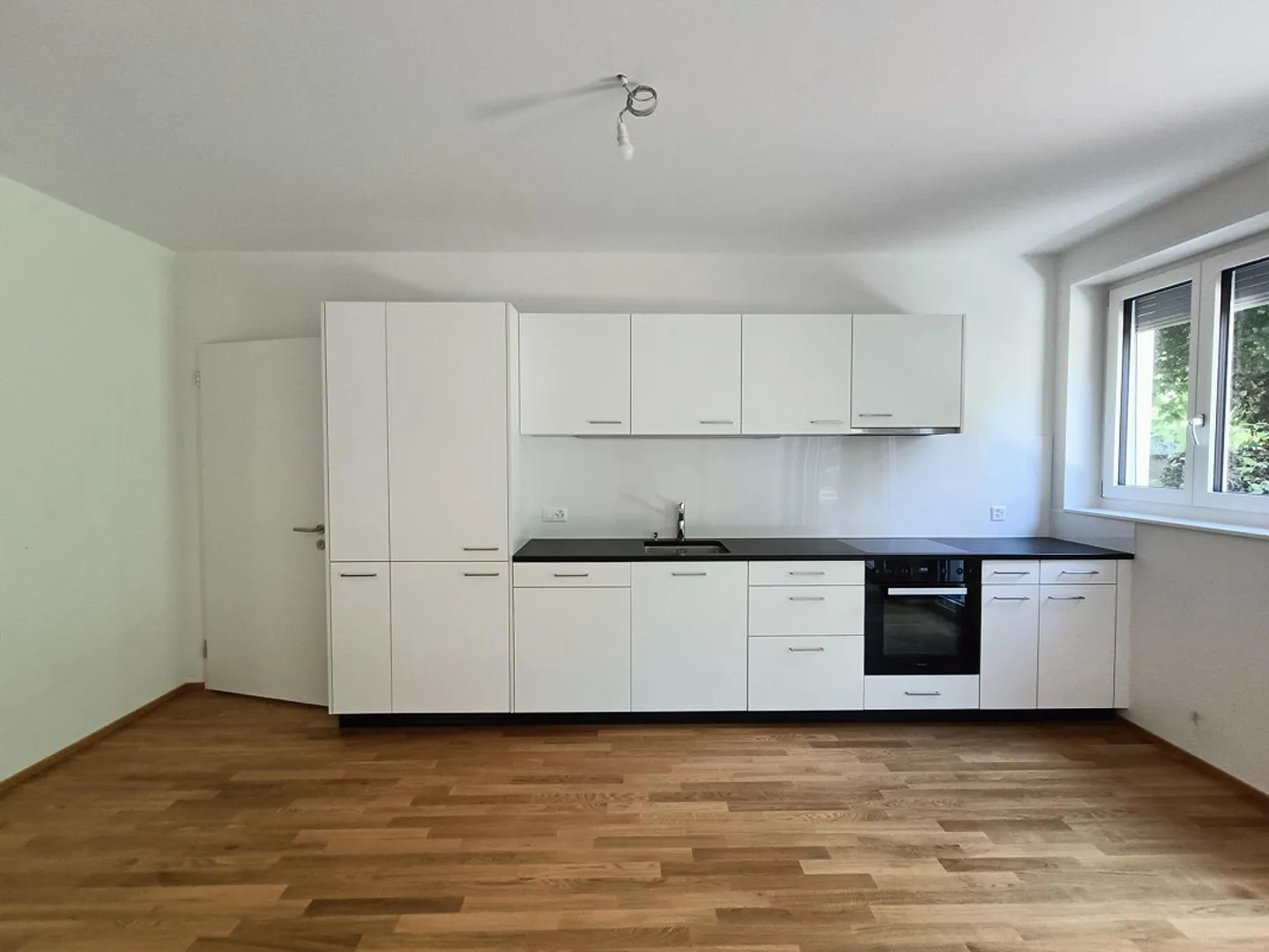 Appartamento ristrutturato di 2,5 locali con terrazza ad Allschwil in affitto - Foto 3 di 5